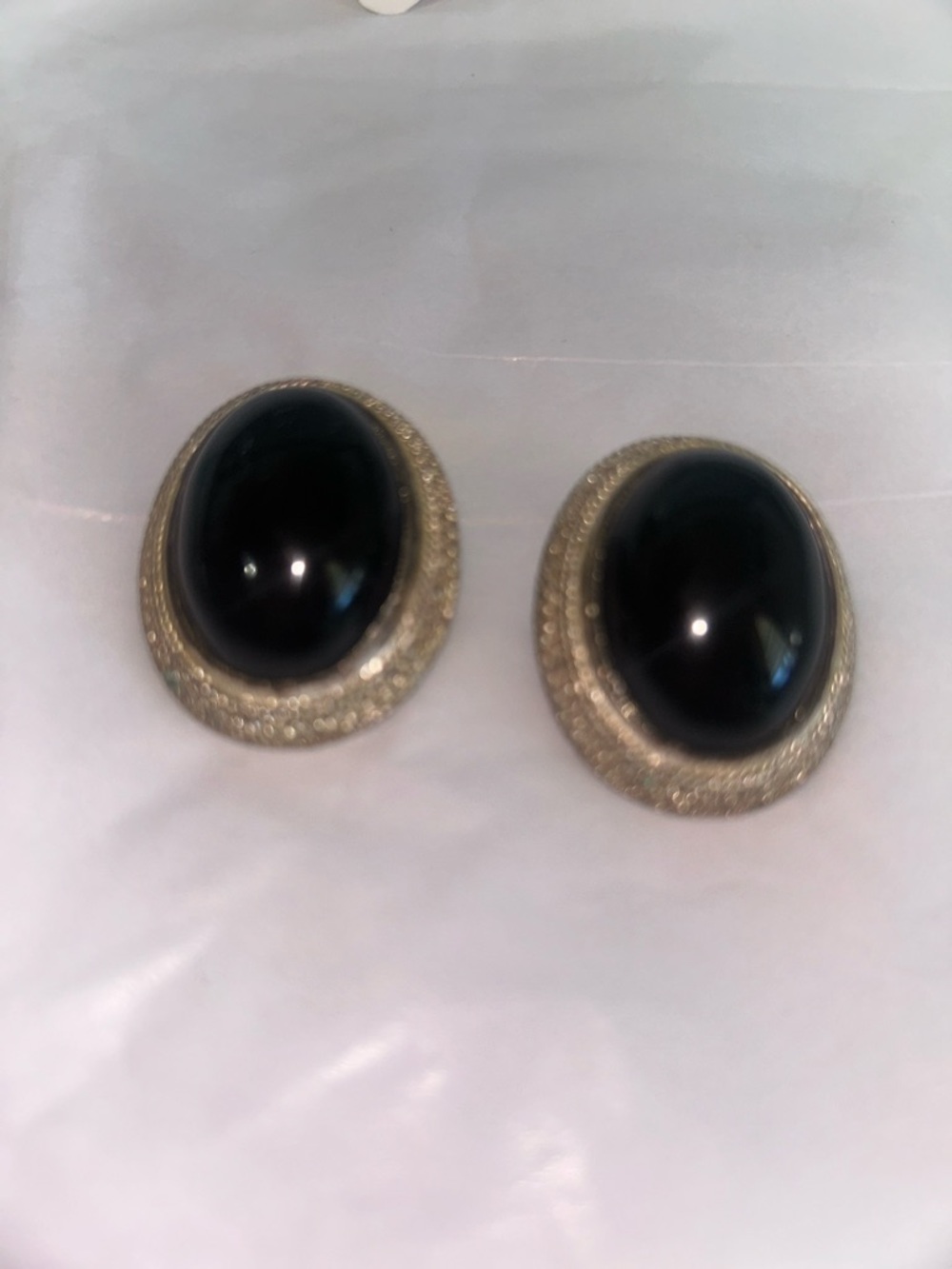 Vintage Black Cabochon Gold-Tone Oval Clip Earrings #J410E